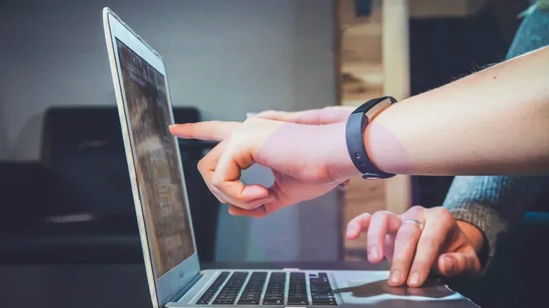 Por Qué los Formularios Web Tradicionales Están Muriendo en 2026